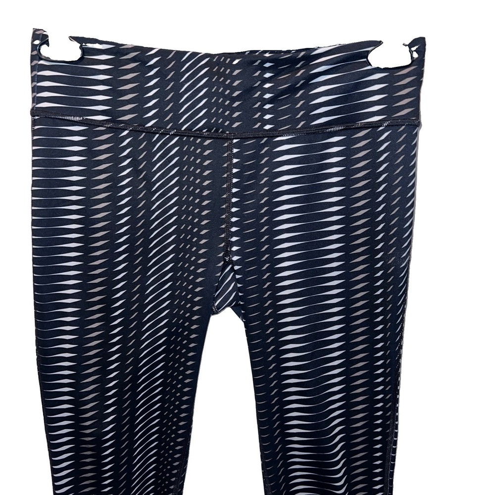 Under Armour Womens M ? Black White Gray Geometric Workout Leggings Gym Ladies